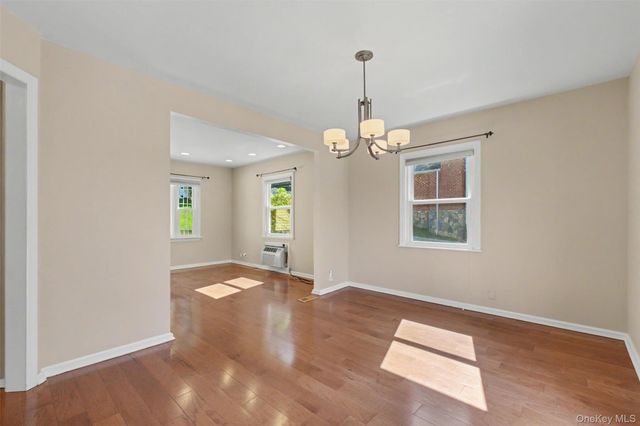 33 Grandview Drive, Mahopac, NY 10541