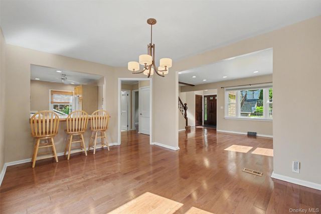 33 Grandview Drive, Mahopac, NY 10541