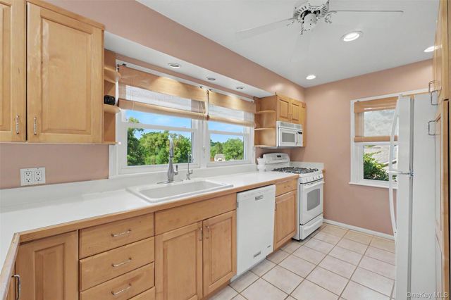 33 Grandview Drive, Mahopac, NY 10541