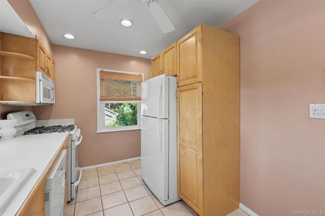33 Grandview Drive, Mahopac, NY 10541