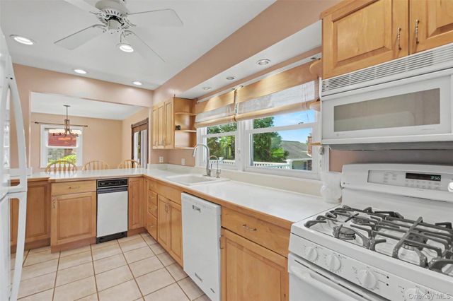 33 Grandview Drive, Mahopac, NY 10541