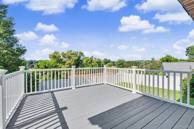 33 Grandview Drive, Mahopac, NY 10541