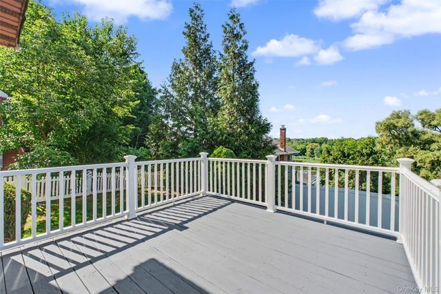 33 Grandview Drive, Mahopac, NY 10541