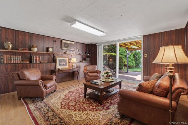 33 Grandview Drive, Mahopac, NY 10541