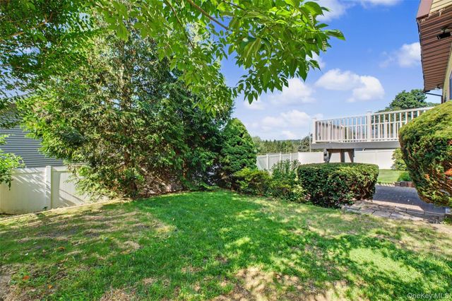 33 Grandview Drive, Mahopac, NY 10541