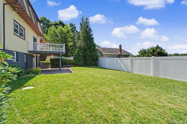 33 Grandview Drive, Mahopac, NY 10541