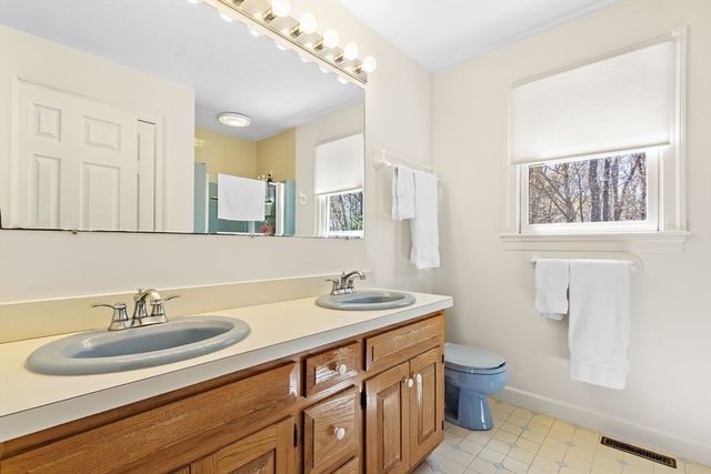 5 Jacob Amsden Rd, Westborough, MA 01581