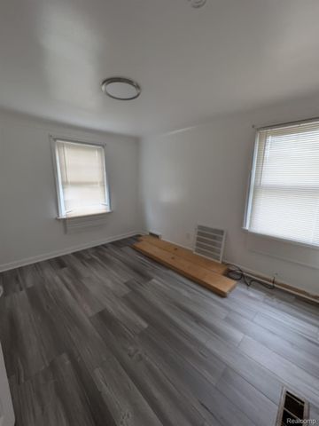 18565 Gallagher Street, Detroit, MI 48234