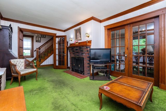 29 Lawrence Rd, Milton, MA 02186