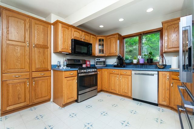 29 Lawrence Rd, Milton, MA 02186