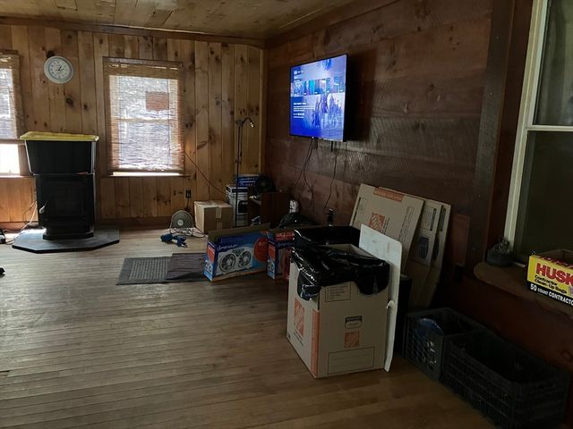 148 Point Grove Rd, Southwick, MA 01077