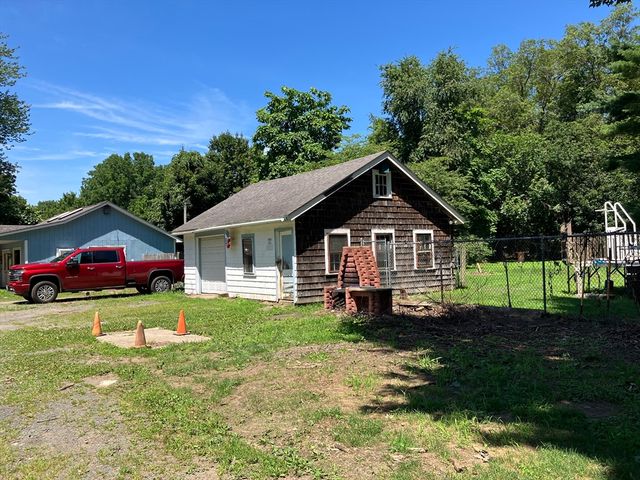 148 Point Grove Rd, Southwick, MA 01077