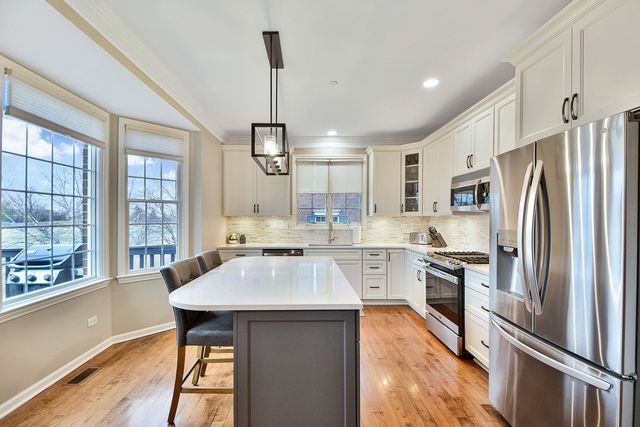 35 Red Tail Drive, Hawthorn Woods, IL 60047