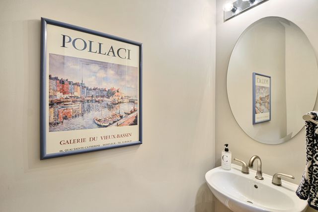 35 Red Tail Drive, Hawthorn Woods, IL 60047