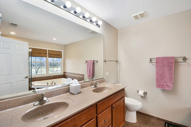 35 Red Tail Drive, Hawthorn Woods, IL 60047