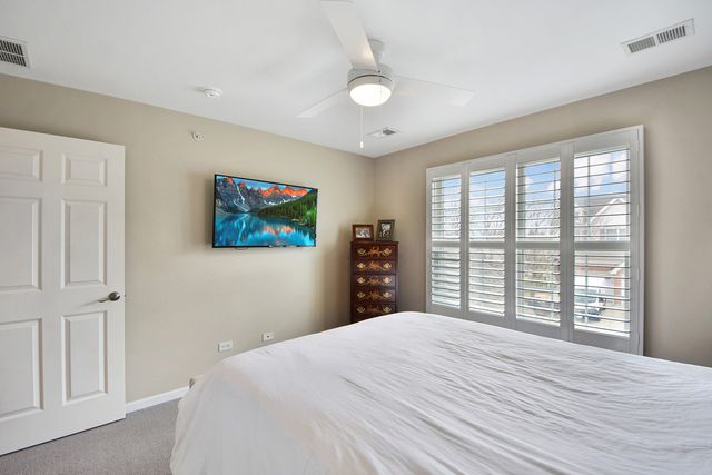 35 Red Tail Drive, Hawthorn Woods, IL 60047