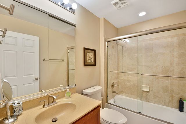 35 Red Tail Drive, Hawthorn Woods, IL 60047