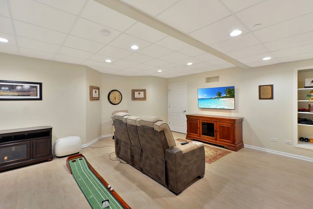 35 Red Tail Drive, Hawthorn Woods, IL 60047