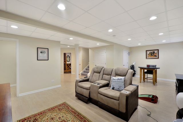 35 Red Tail Drive, Hawthorn Woods, IL 60047