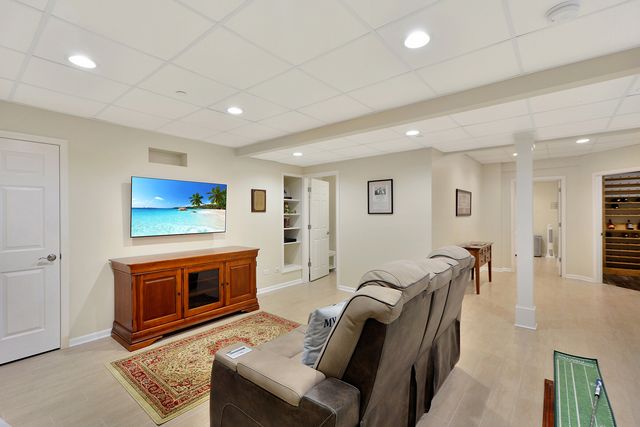 35 Red Tail Drive, Hawthorn Woods, IL 60047