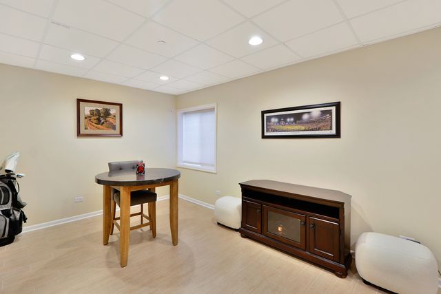 35 Red Tail Drive, Hawthorn Woods, IL 60047