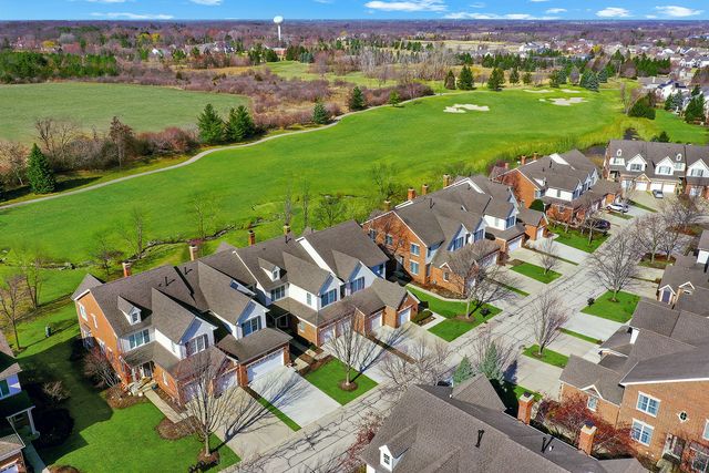 35 Red Tail Drive, Hawthorn Woods, IL 60047