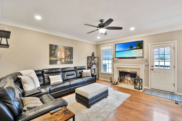 35 Red Tail Drive, Hawthorn Woods, IL 60047