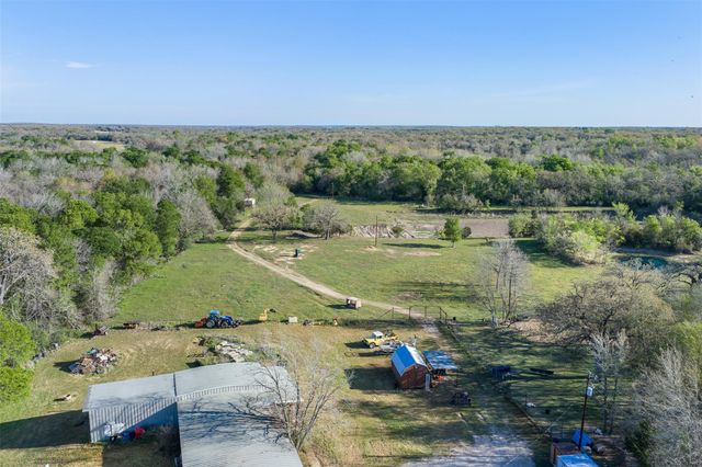 2313 E Us Highway 79, Rockdale, TX 76567