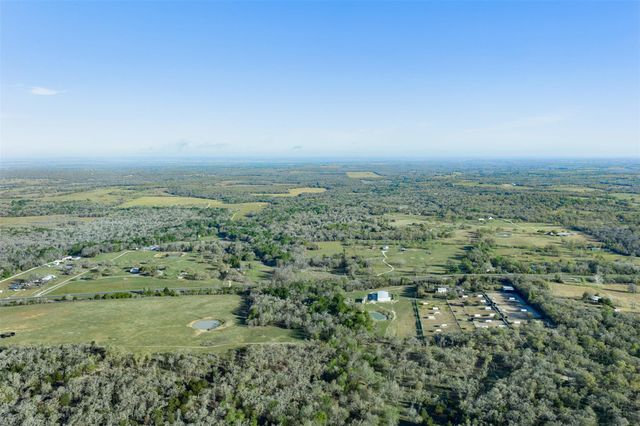 2313 E Us Highway 79, Rockdale, TX 76567
