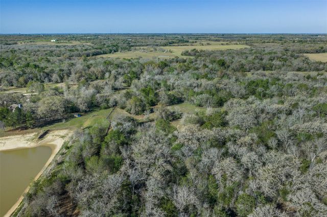 2313 E Us Highway 79, Rockdale, TX 76567