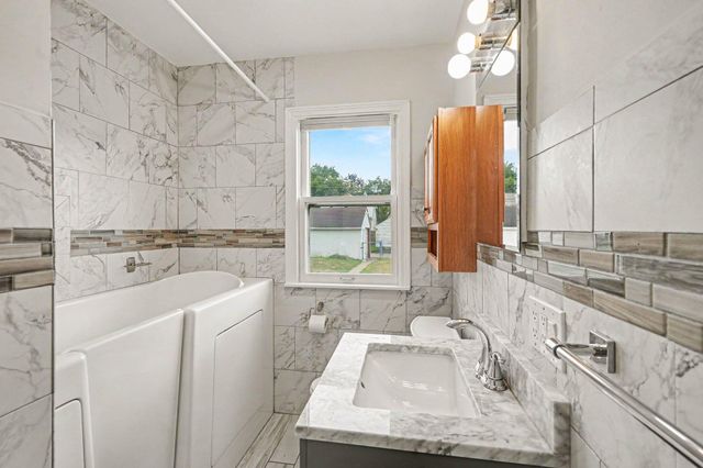 1708 Nevada Avenue E, Saint Paul, MN 55106