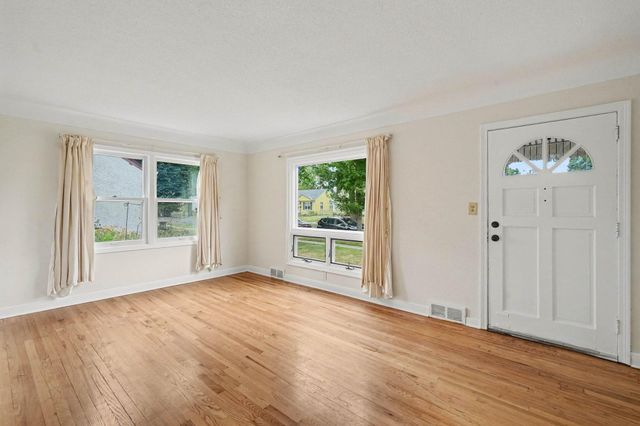 1708 Nevada Avenue E, Saint Paul, MN 55106