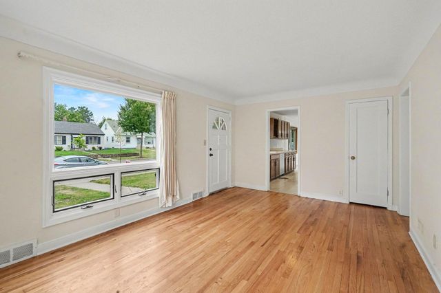 1708 Nevada Avenue E, Saint Paul, MN 55106
