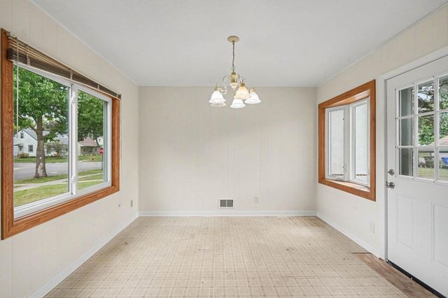 1708 Nevada Avenue E, Saint Paul, MN 55106