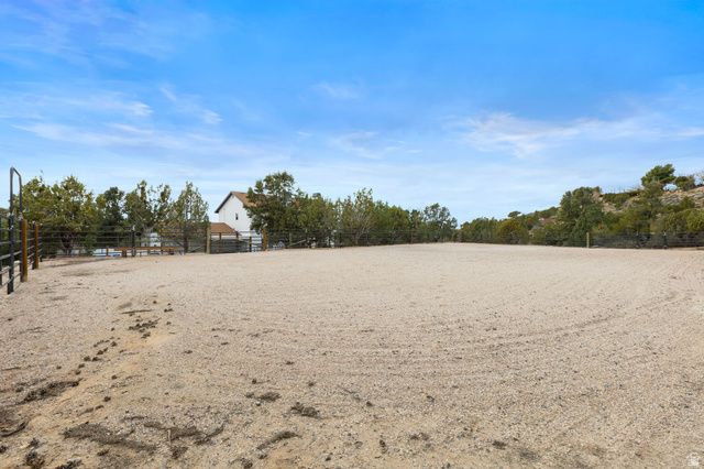 948 W TOPAZ RD, Diamond Valley, UT 84770