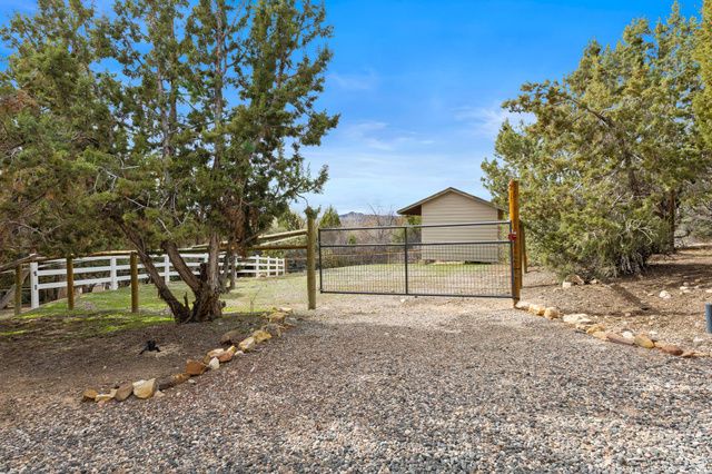 948 W TOPAZ RD, Diamond Valley, UT 84770
