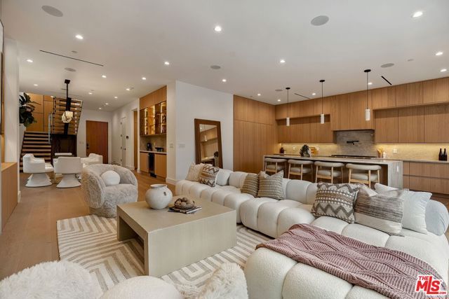 3621 Greenwood Avenue, Los Angeles, CA 90066