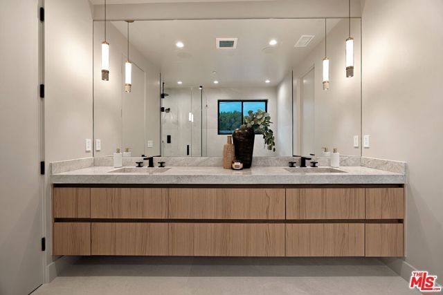 3621 Greenwood Avenue, Los Angeles, CA 90066