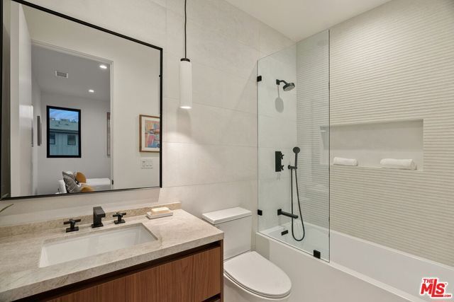 3621 Greenwood Avenue, Los Angeles, CA 90066
