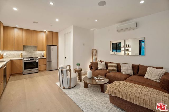3621 Greenwood Avenue, Los Angeles, CA 90066