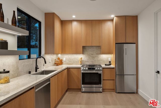 3621 Greenwood Avenue, Los Angeles, CA 90066