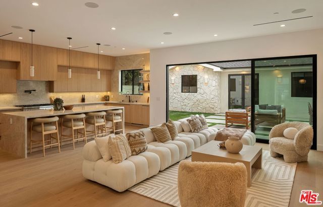 3621 Greenwood Avenue, Los Angeles, CA 90066