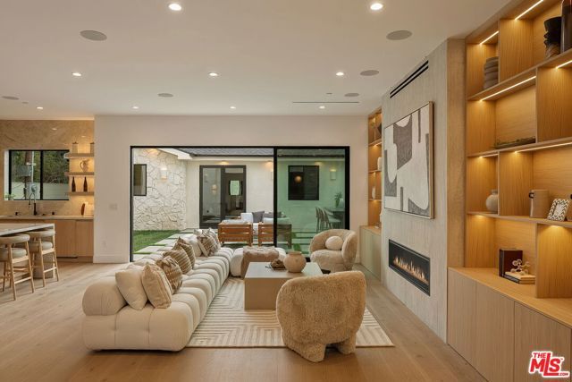 3621 Greenwood Avenue, Los Angeles, CA 90066
