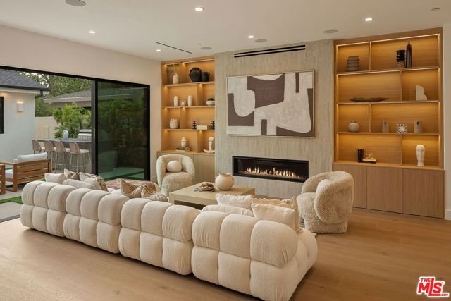 3621 Greenwood Avenue, Los Angeles, CA 90066
