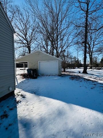 8001 Porter Road, Niagara, NY 14304