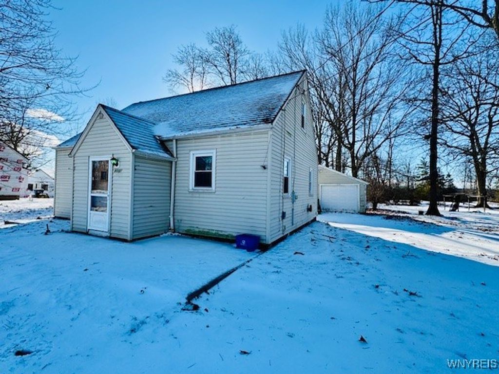 8001 Porter Road, Niagara, NY 14304