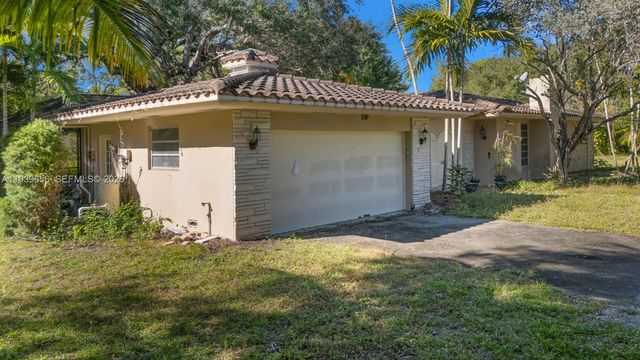 13500 SW 68th Ct, Pinecrest, FL 33156