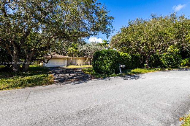 13500 SW 68th Ct, Pinecrest, FL 33156