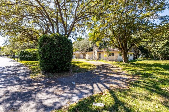 13500 SW 68th Ct, Pinecrest, FL 33156