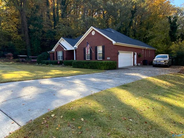 1435 Timberwalk Drive, Guntersville, AL 35976